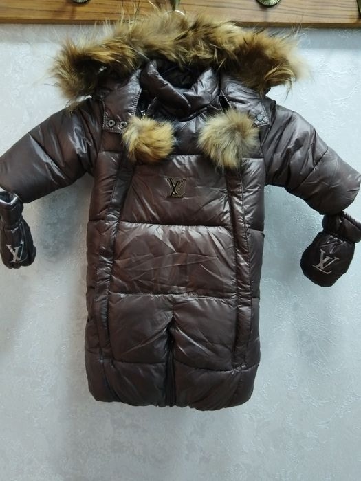 Продам детский зимний комбинезон