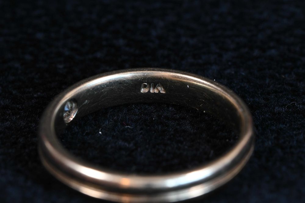 Златен Пръстен Халка Злато 375(9К) с диамант 0,08 карата. Размер 52