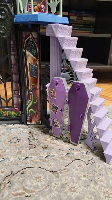 Школа Монстров Дэдлюкс