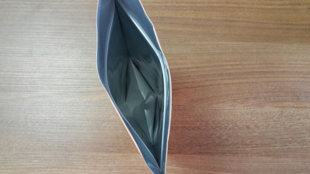 Пликове с цип с алуминиево покритие отвътре