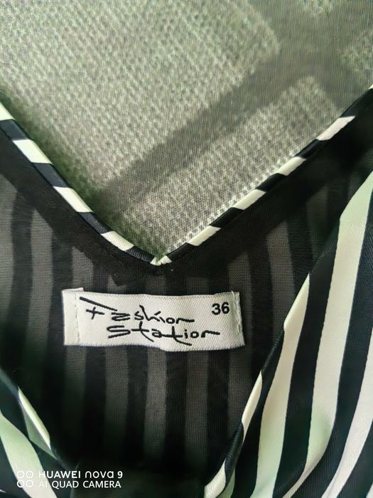 Елегантна дамска рокля над коляното