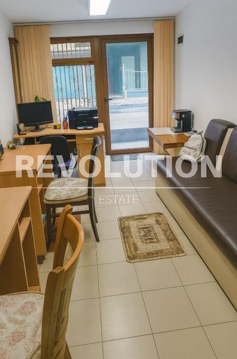 Дава се под наем Офис в Варна, Център - 25 кв.м за 225 € - Снимка #2