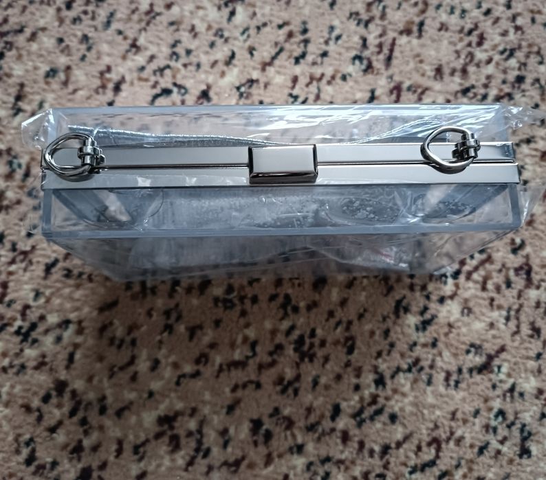 Прозрачная акриловая сумочка