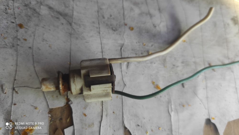 Запчасти для холодильника.