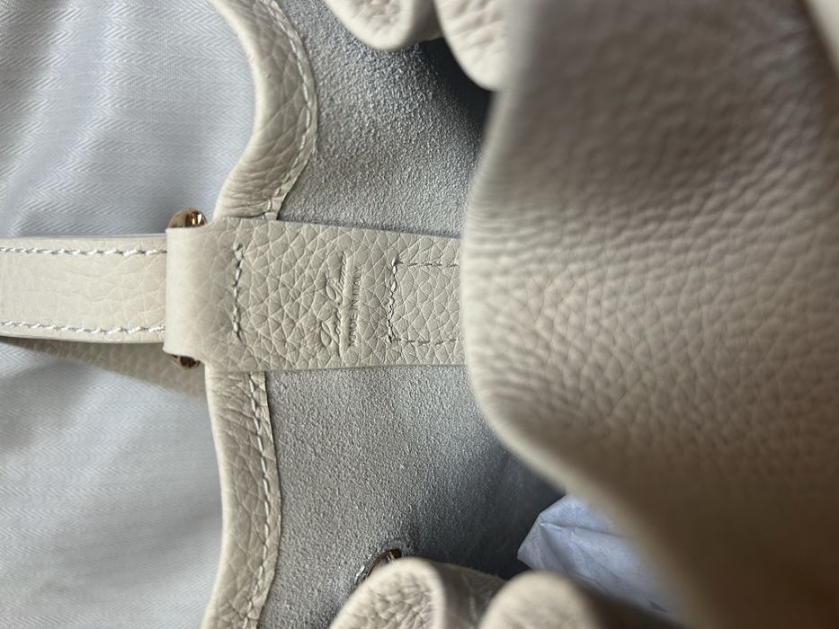 Loro Piana Extra drawstring backpack в light mastic цвят