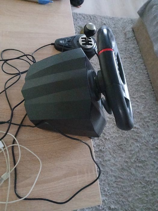 Vând tot ce se vede