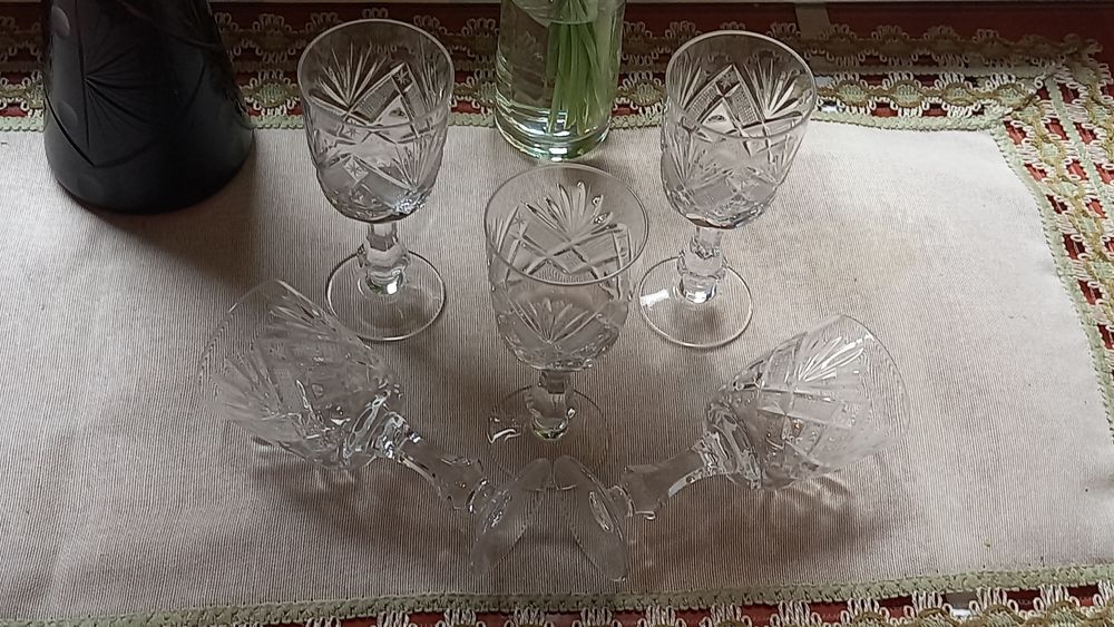 Vand set 5 pahare cristal masiv Bohemia noi nefolosite cu picior