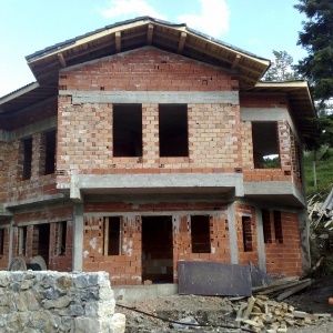 Строителство на къщи,цени от 80-150лв 77 $на кв,изграждане на огради !