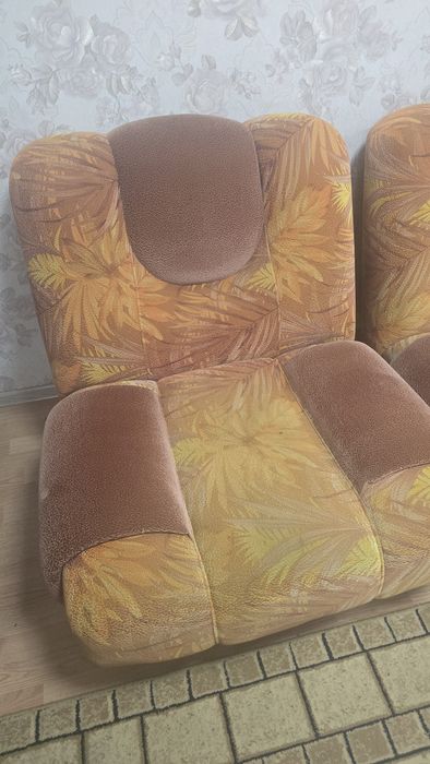 Продам Диван средний состояние!
