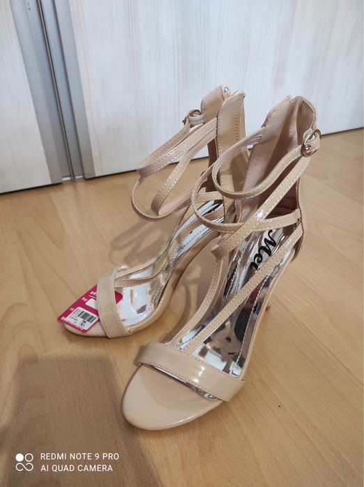 Sandale noi marimea 38