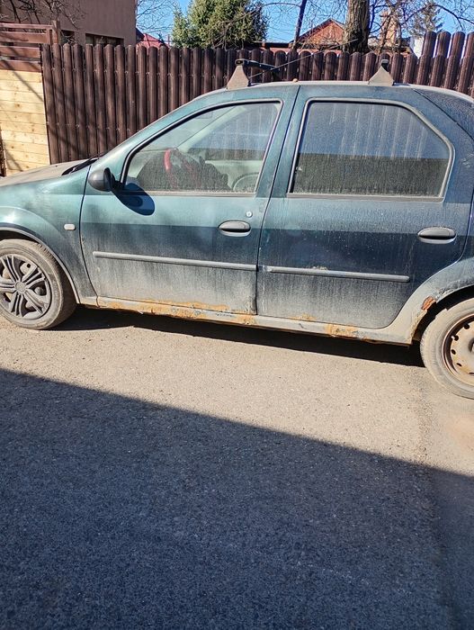 LOGAN 1.4 an 2005 benzina . 2000 lei