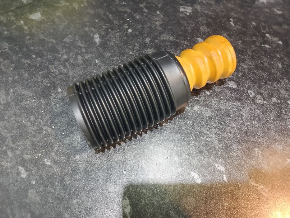 Пыльник отбойник стойки TOYOTA