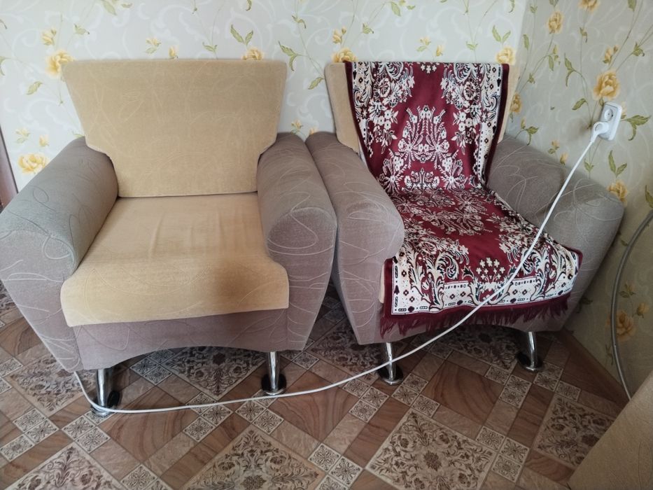 Продам 2 кресла.