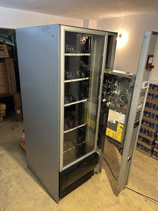 Necta Snakky Max вендинг машина