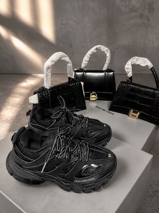 ЧАНТИ Balenciaga,Jacquemus,Chanel,Valentino!!! Налични Топ модели