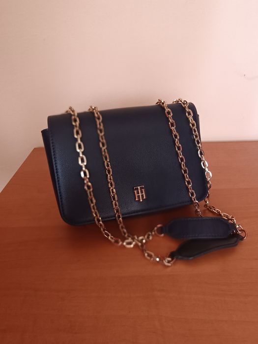 Оригинална чанта Tommy Hilfiger от 264лв на 109лв