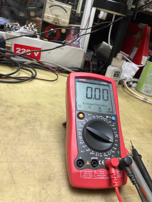 Multimetru digital UT58A