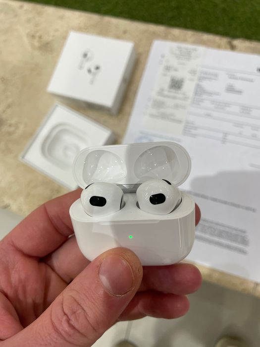 Слушалки AirPods 3