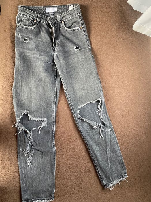 Черни скъсани дънки Bershka