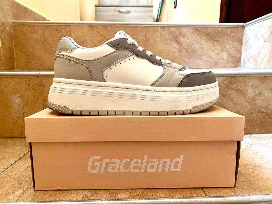 Дамски бели обувки