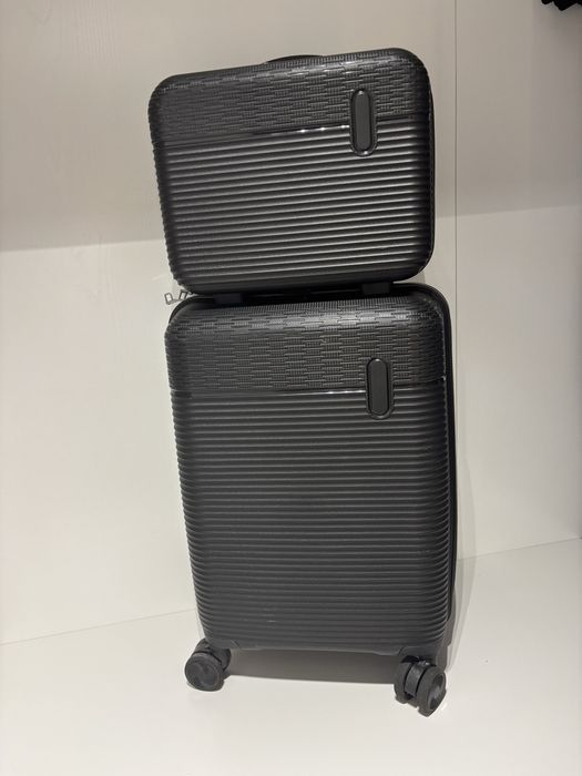 Продам чемодан в отличном состоянии