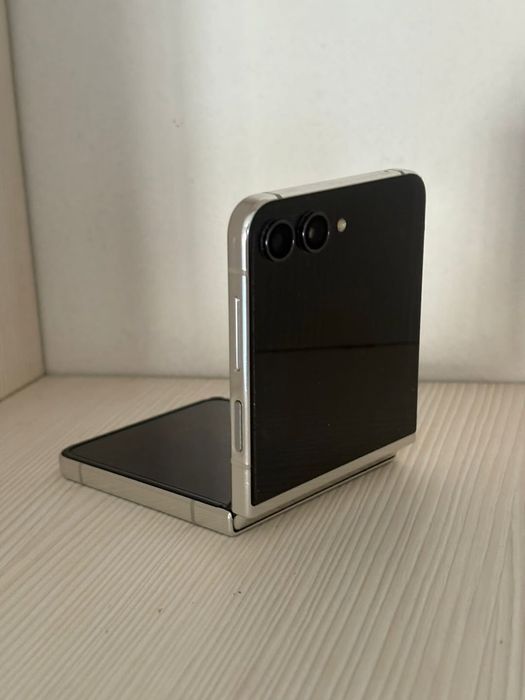 Samsung z flip 5 256Gb