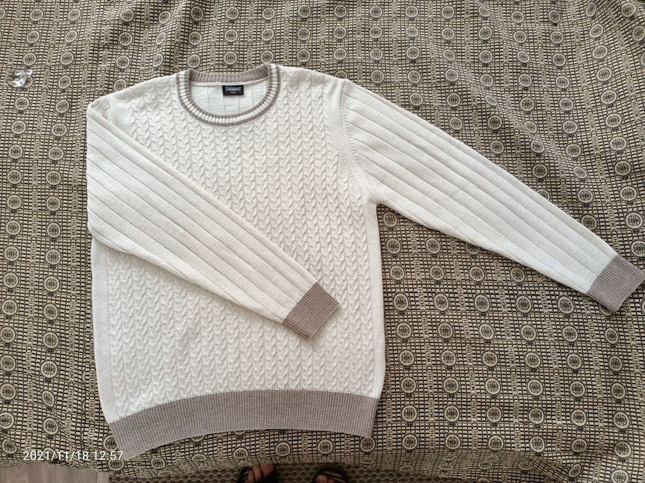 Свитер шерстяной