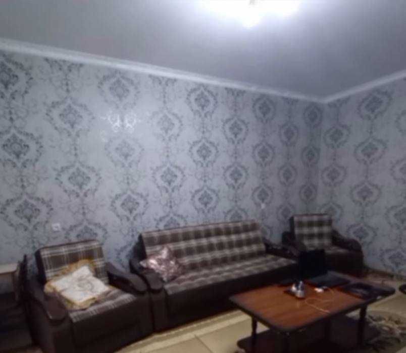 Divan, 2 kreslo, jurnal stol.