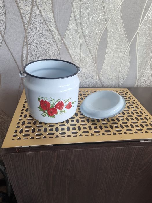Продам б.у. эмаллированный бизон 2 л Уют