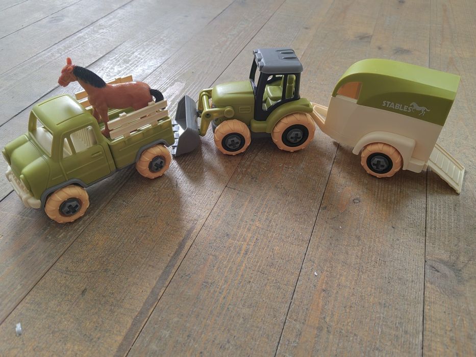 Детска играчка Камион с ремарке и кон