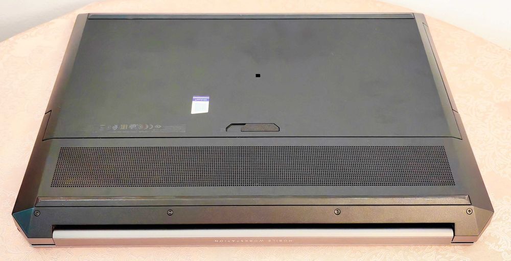 HP ZBook 17 G5/Core i5 8400H/NVIDIA P1000 4GB//16GB RAM/512GB SSD/IPS