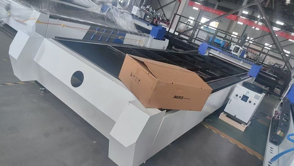 Лазерная резка 1500w                3000w