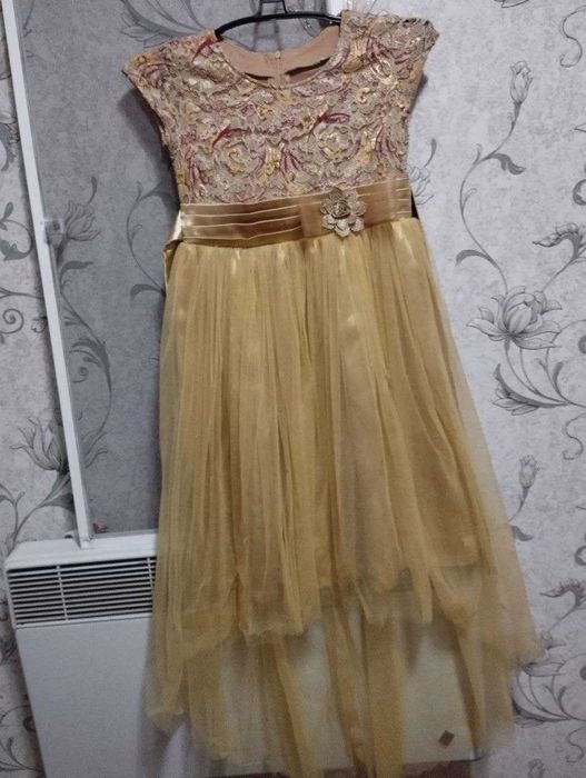 Продается платье на девушку.