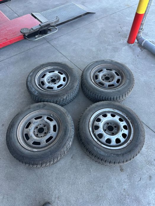 Джанти със гуми.