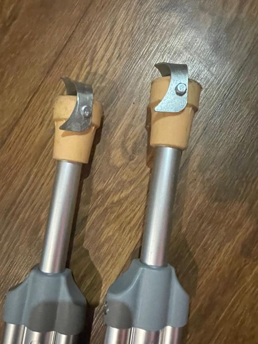 Костыли зимние противоскользящие.