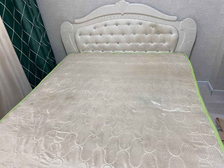 Кровать двуспальная