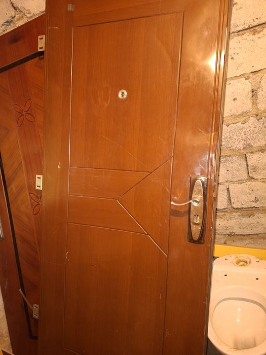 Дверь железный входной продам