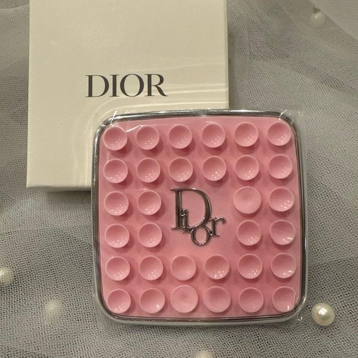 Dio*r и gucc*i козметика