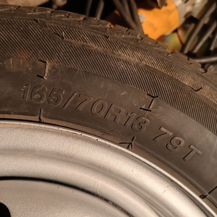 Продам шину с дисками новый