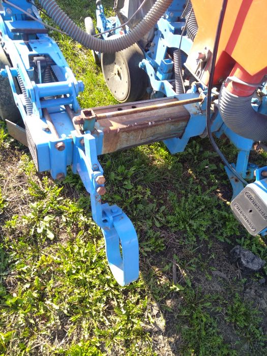 Vând semănătoare Monosem NG + M single  telescopic cu dotări Full.
