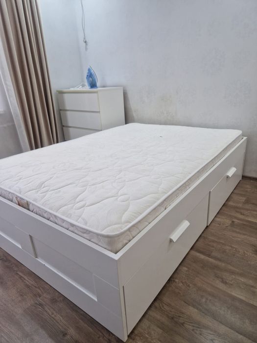 Кровать с матрасом