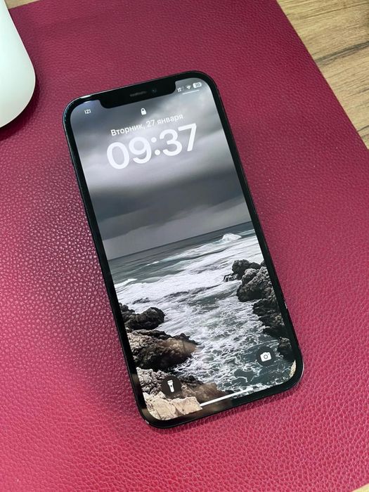 Продам Iphone 12