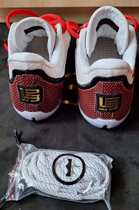 Nike LeBron XXIII
Продавам чисто нови Nike LeBroXIII. Не са носени. Номер 42. Цена 150€