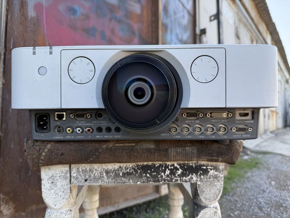 * SONY VPL-FH30 проэктор (требуется ремонт)