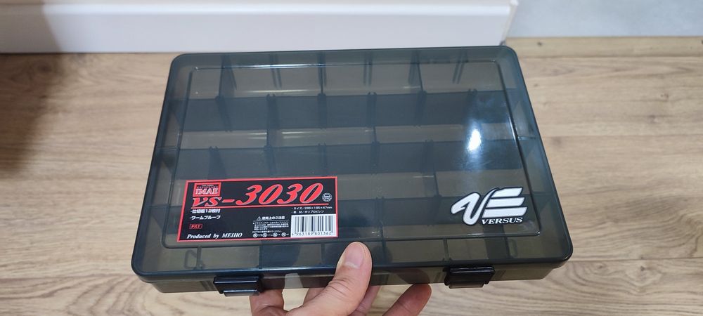 Cutie naluci Meiho vs 3030 black. + 2 genti