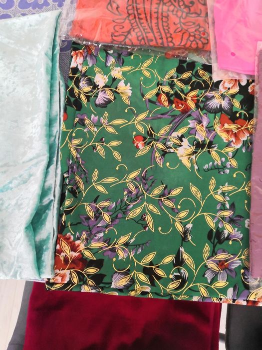 Отрезы по 2 м, платки разные