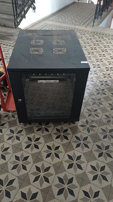 Rack metalic de comunicatie