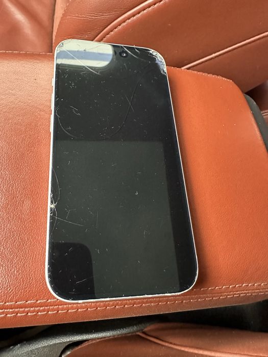 IPhone 15 заключен с iCloud за части ,