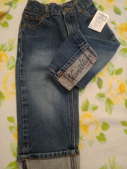 Продам джинсы новые от 1 до 2 лет .