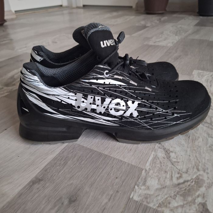 Bocanci de lucru cu bombeu Uvex nr 45